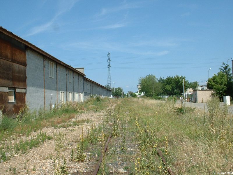 Entre les PN 7 et 8
Au fond, le PN 8 (PN 14)

Vue en direction de Aoste-Saint-Genix
Juillet 2004 
