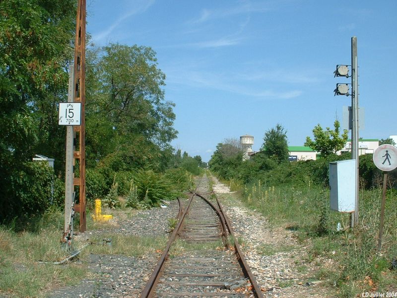 Depuis le PN 8 (PN 14)
L�embranchement à gauche est celui des ateliers du m�tro de Lyon (lignes A et B).

Vue en direction de Aoste-Saint-Genix
Juillet 2004 
