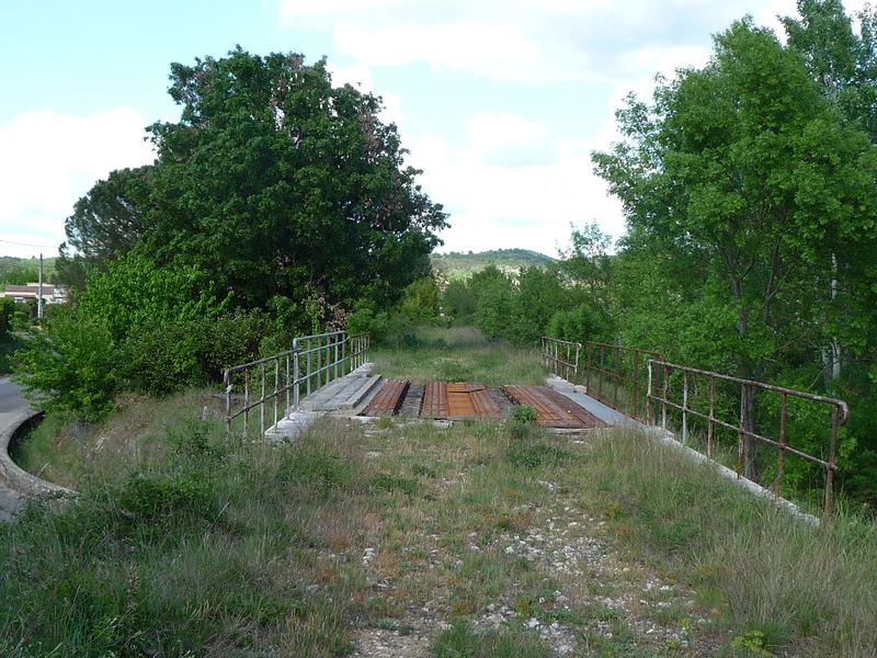 Pont m�tallique � la sortie de Ruoms
Vue en direction d'Al�s
Avril 2011
