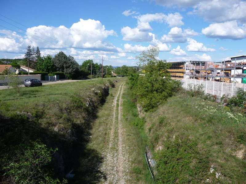 Tranch�e peu avant Ruoms
Vue en direction d'Al�s
Avril 2011
