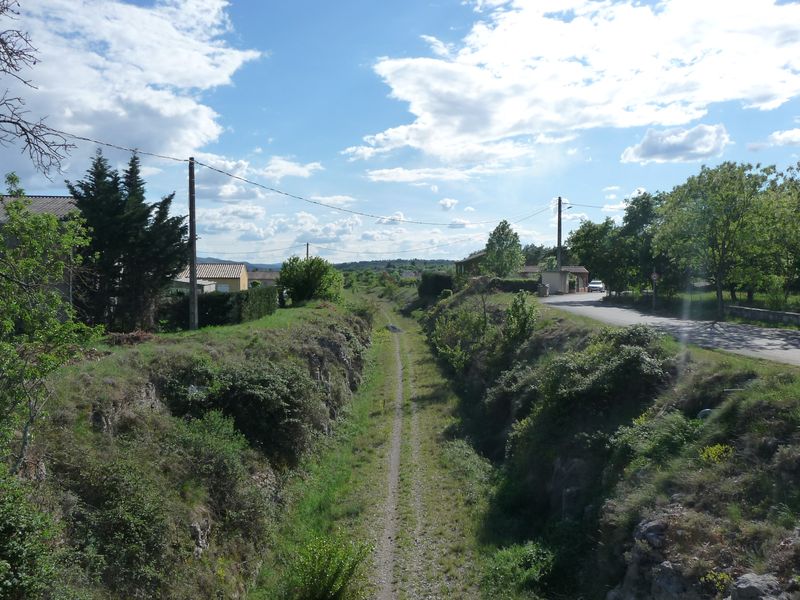 Tranch�e peu avant Ruoms
Vue en direction du Teil
Avril 2011
