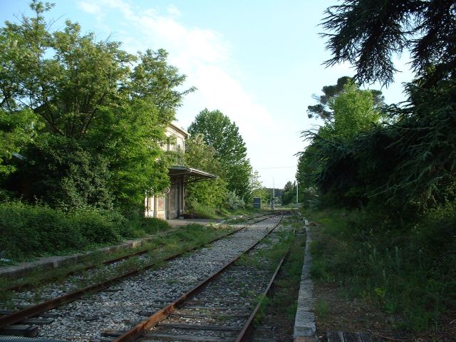 Gare de Vendargues
Vue prise en direction de Montpellier.

Mai 2002
