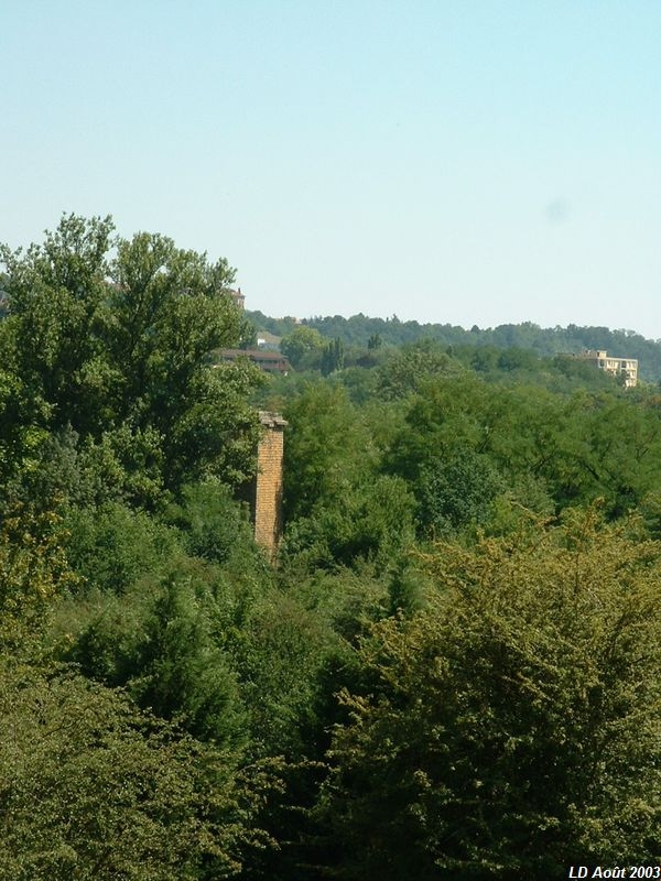 Pile du viaduc de Francheville
La direction de Lyon est à gauche
Août 2003
