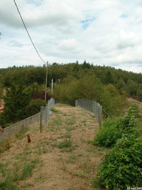Le même pont au col de la Croix Forest, vu de dessus
Vue en direction de Messimy
Août 2003
