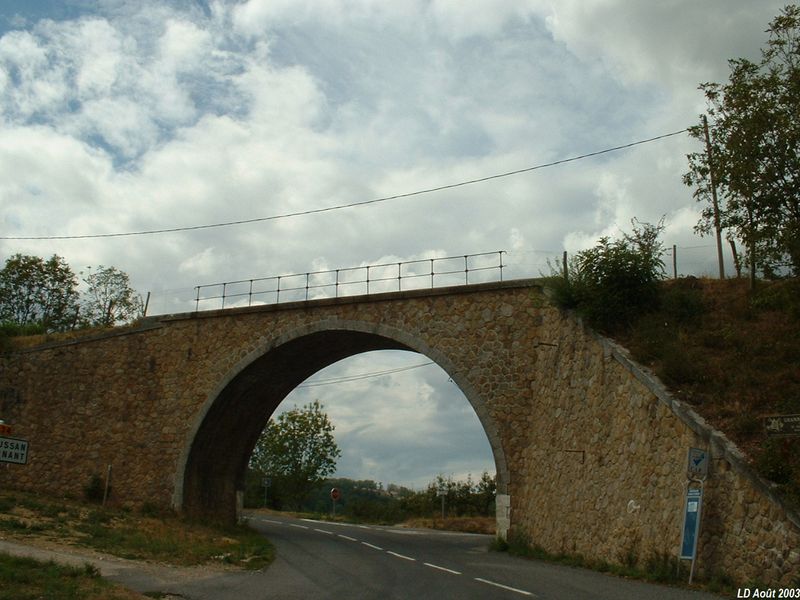 Le pont le plus c�l�bre de la ligne au col de la Croix Forest
La direction de Messimy est à droite
Août 2003
