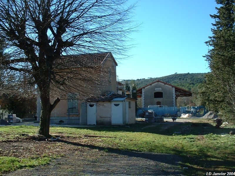 Station de Tanneron
La station et sa halle à marchandises.

Vue en direction de Meyrargues
Janvier 2004
