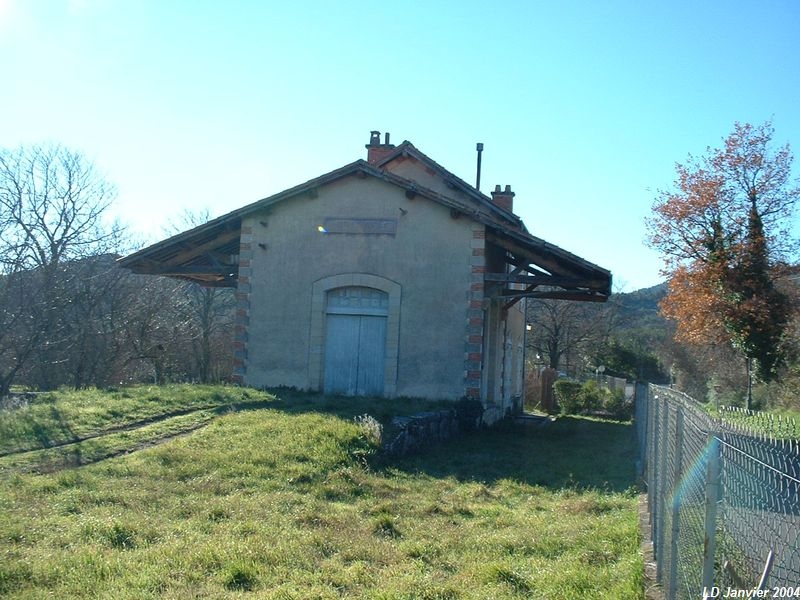 Gare de Seillans
La halle à marchandises est accol�e à la gare.

Vue en direction de Nice
Janvier 2004
