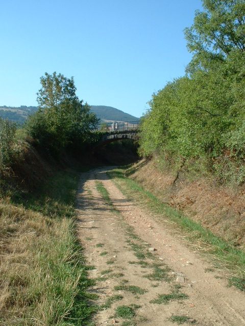 Plateforme de la ligne entre Saint-Didier-sous-Riverie et Saint-Maurice-sur-Dragoire
La plateforme est vue en direction de Rive-de-Gier.
Mars 2003
