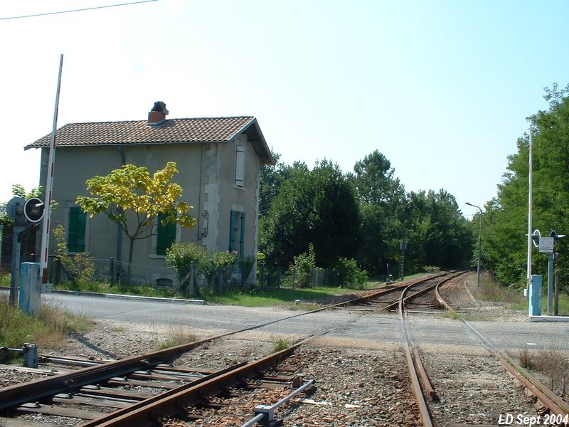PN � l�entr�e de la gare de Cl�rac
Vue en direction de Saint-Mariens
Septembre 2004
