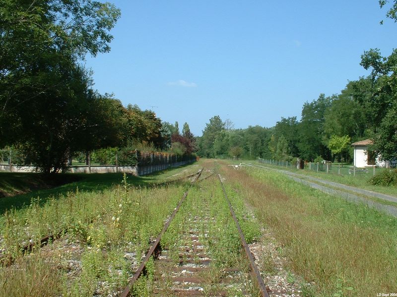 Gare de Marcenais
Cette gare marque la fin de l�exploitation du train touristique.

Vue en direction de Saint-Mariens
Septembre 2004
