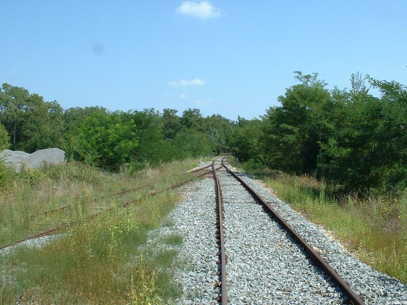 Sortie de la gare de Lapouyade
Vue en direction de Coutras
Septembre 2004
